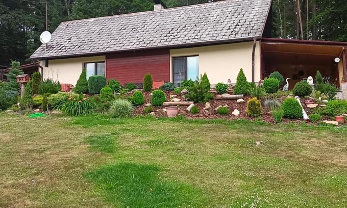 Vselibice House | Family-Friendly Retreat at Chata v Lískách with Pool Fun