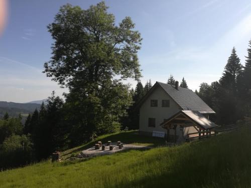 Bila Ski Chalet | Guest Rated 10/10 at Chata Wostry: Family-Friendly Retreat