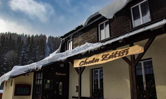 Mala Moravka House | Relax at Chata Zátiší: Family-Friendly with Hot Tub