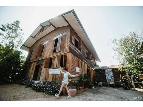 Pa Maet House | Cozy Chatawan Homestay: Family-Friendly with Great Amenities