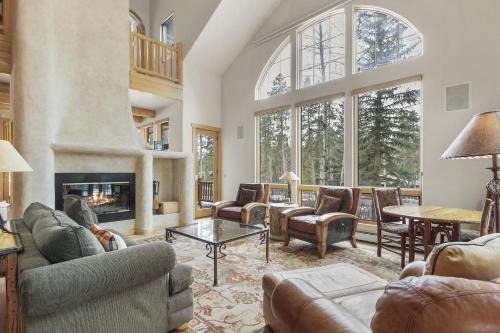 The Highlands House | Explore Family-Friendly Comfort at Chateau at Dyer Trail