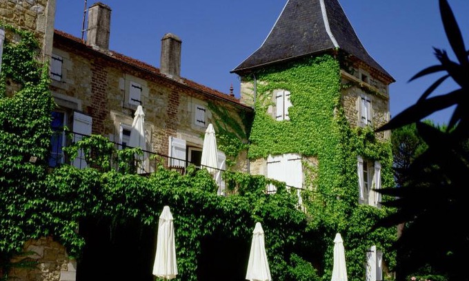Prayssac Apartment | Explore Chateau Camp del Saltre: Pool, Breakfast & More