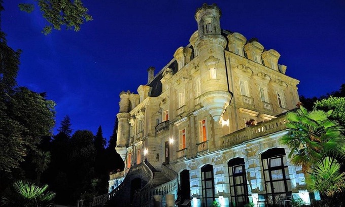 Vals-les-Bains House | Romantic Escape at Chateau Clement with Ocean View Pool