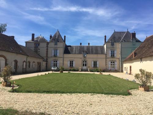 Tresnay Bed & Breakfast | Guest Rated: 9/10 at Chateau de Chavannes, Pet Friendly