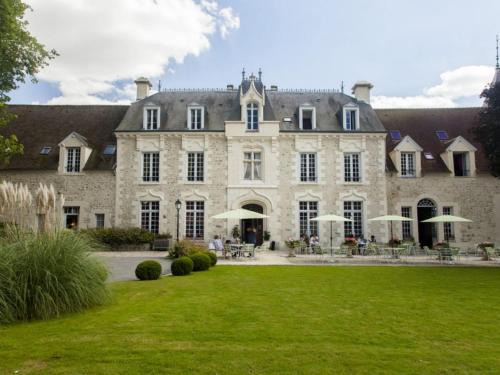 Fere-en-Tardenois Hotel | Elegant Chateau De Fere: Oceanfront Bliss & Spa Retreat