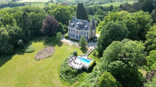 Saint-Leger-de-Fougeret Villa | Experience Oceanfront Relaxation at Chateau de Clinzeau