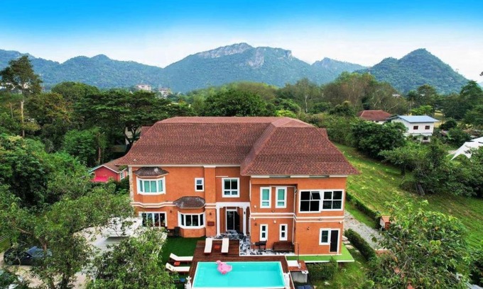 Mu Si Villa | Experience Chateau de Luxi Khao Yai with Oceanfront Views