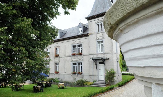 Fauvillers Hotel | Elegant Getaway at Chateau De Strainchamps - Guest Rated 9.1