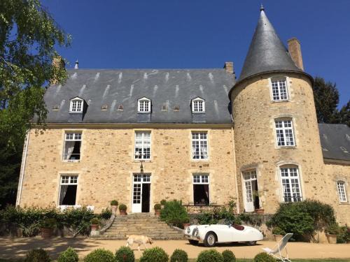 Yvre-l'Eveque House | Elegant Chateau de Vaux: Pet-Friendly with Ocean Views