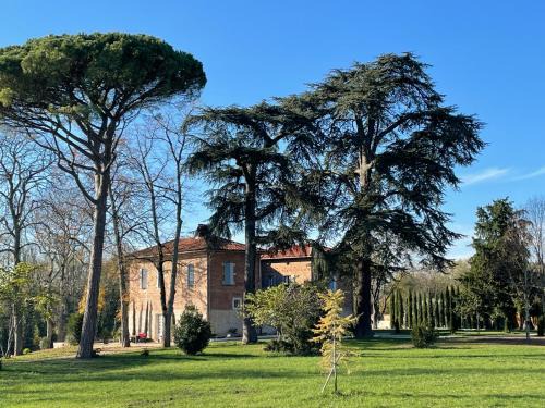 Albi House | Experience the Elegance of Chateau du Go with Ocean Views