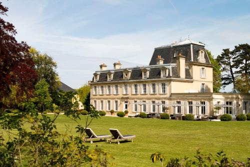 Commes Hotel | Experience Chateau La Cheneviere: Oceanfront Elegance