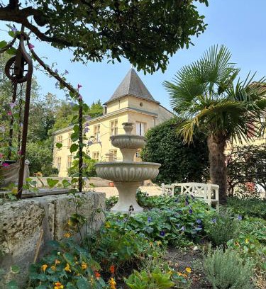 Bayon-sur-Gironde Bed & Breakfast | Chateau La Croix De Millorit - Family-Friendly Getaway