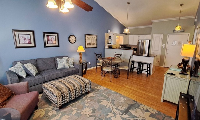 Fort Walton Beach - Destin House | Inviting Tradewinds #703: Beach Service & Oceanfront Bliss