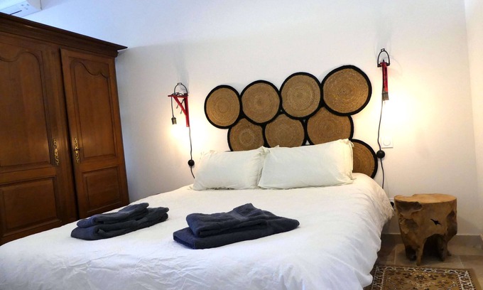 Vendres House | Escape to Chateau la Vidalle: Cozy Cottage with Pool