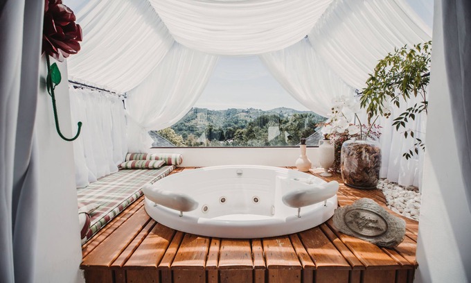 Vila Everest Hotel | Elegant Chateau La Villette: Eco-Friendly Retreat with Spa