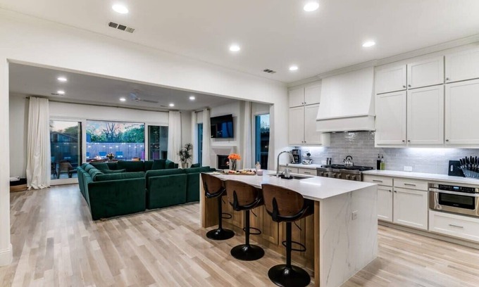 Dallas House | Unforgettable Stay at Chateau Lux with Private Pool & Spa