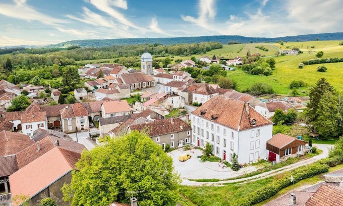 Melay Bed & Breakfast | Discover Chateau Melay: Oceanfront Retreat with Pool