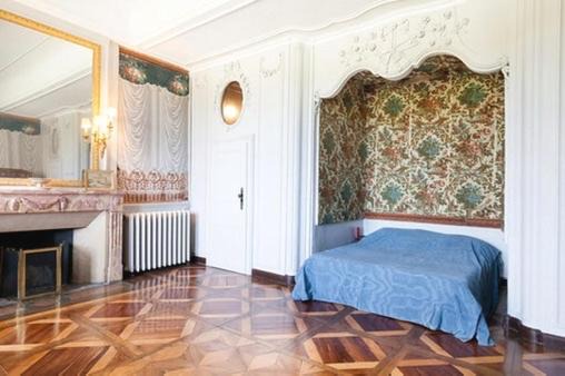 Maiche Bed & Breakfast | Chateau Montalembert: Oceanfront Retreat Rated 9.2/10