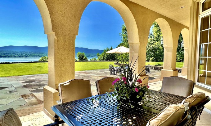 Middle Hope House | Discover Chateau Montreau On Hudson: Family-Friendly Retreat