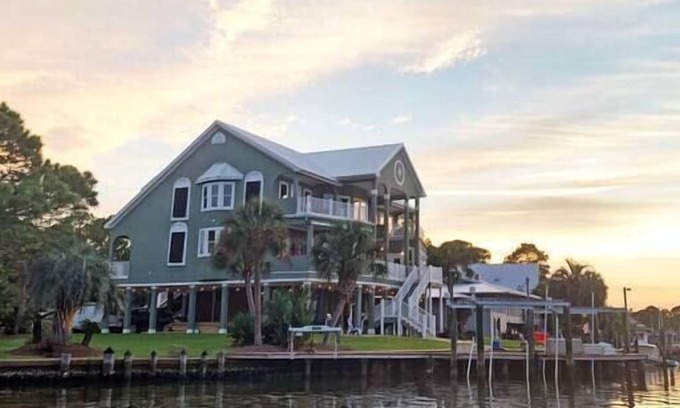 Dauphin Island House | Pet-Friendly Chateau on Colony Cove with Top Guest Ratings
