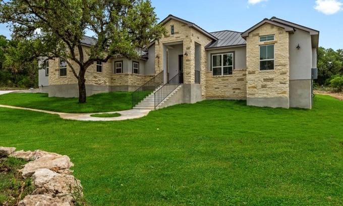 Spring Branch Villa | Elegant Chateau Riviere: Family-Friendly with Breakfast and Kitchen