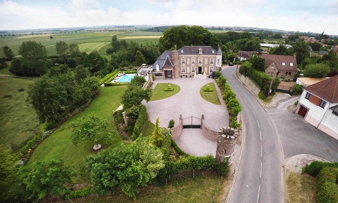 Dohem House | Indulgent Chateau with Pool, Hot Tub & Sauna Retreat
