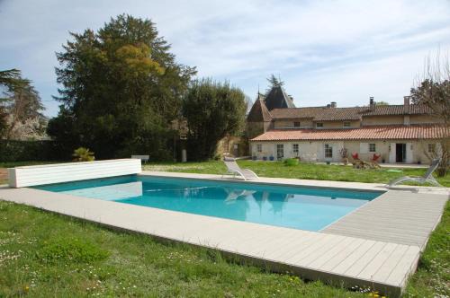 Camblanes-et-Meynac House | Oceanfront Relaxation at Chateau Ysard - Rated 9.4/10
