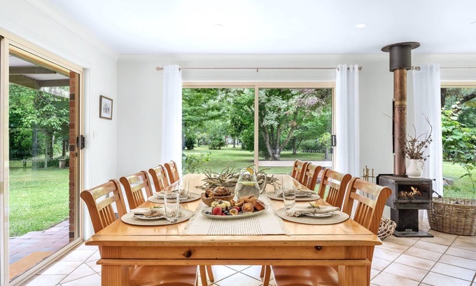 Berry House | Chateaumelion - Tranquil Country Retreat with Family Amenities