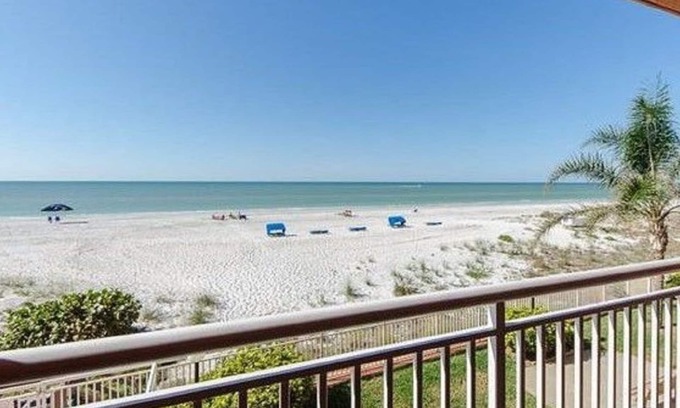 Indian Shores Condo | Beachfront Condo at Chateaux with Ocean View & Pool Access