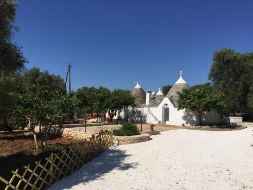 San Michele Salentino House | Discover Chateaux des Trulli: A Pet-Friendly Retreat