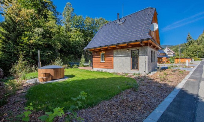 Loucna nad Desnou Ski Chalet | Chatička u řeky: Guest Rated 9.8 with Spa & Hot Tub