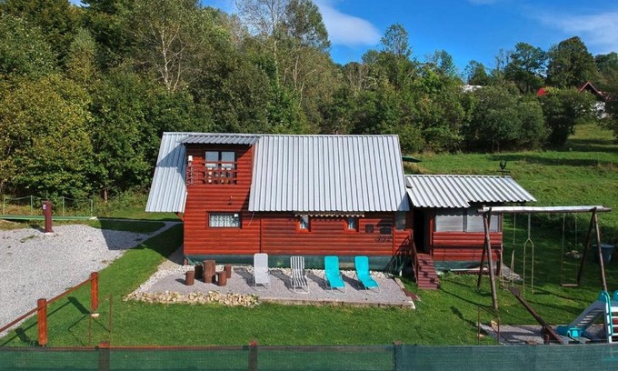 Dlha nad Kysucou Apartment | Pet-Friendly Retreat at Chatka víkend - Kysuce Rated 9/10