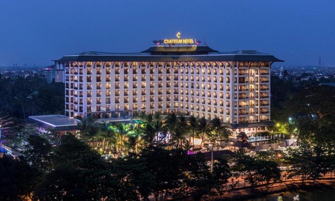 Kandawgyi Lake Area Hotel | Indulge at Chatrium Hotel Royal Lake Yangon, 5-Star Retreat