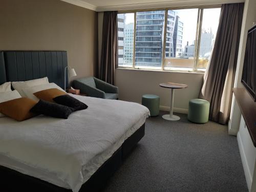 Chatswood Apartment | Guest Rated: Chatswood Hotel Apartment with Pool & Spa