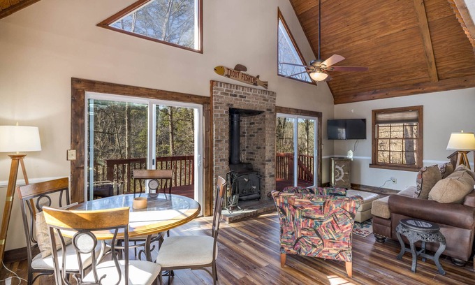 Demorest Cottage | Discover Chattahoochee Shoals: Pet-Friendly Getaway Awaits