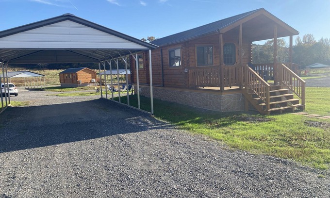 Scottsboro Cabin | Inviting Chatterbait Cabin with Pool and Ocean Views