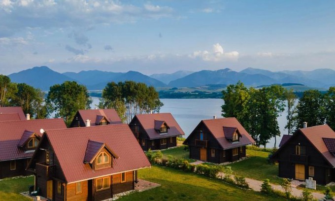 Liptovsky Mikulas Ski Chalet | Relax at Chaty Mara: 4-Star Oceanfront Retreat