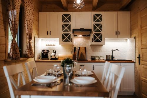 Lobozew Gorny Ski Chalet | Discover Chaty Skwirutowe Wzgórze: Pet-Friendly Retreat