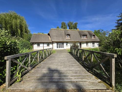 Verneuil d'Avre et d'Iton Villa | Chaumière entre rivière & champs, piscine privée