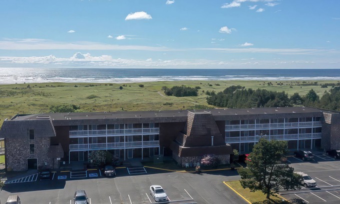 Long Beach Hotel | Chautauqua Resort & Conference Center with Pool and Spa