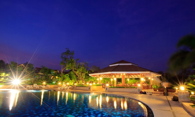 Don Tum Resort | Chawalun Resort: Family-Friendly Stay with Pool & Dining