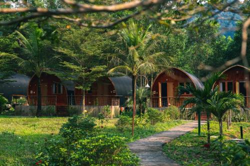 Bo Trach Hotel | Discover Chay Lap Farmstay: Top-Rated Stay with Ocean Views