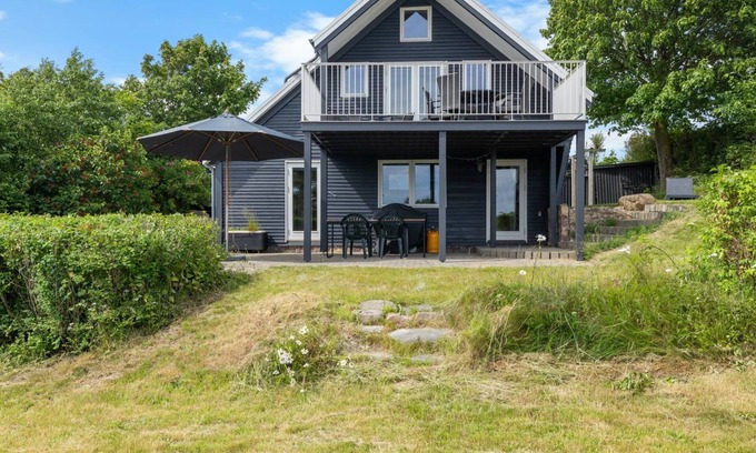 Faaborg House | Relaxing Retreat at "Chayton" - Steps from the Ocean