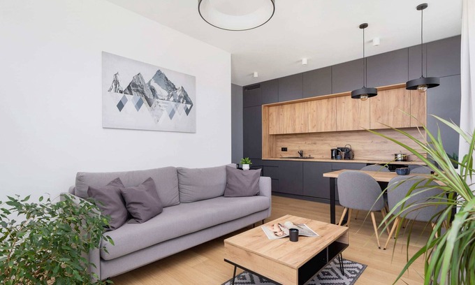 Pradnik Bialy Apartment | Stylish One-Bedroom Apartment with Balcony and A/C