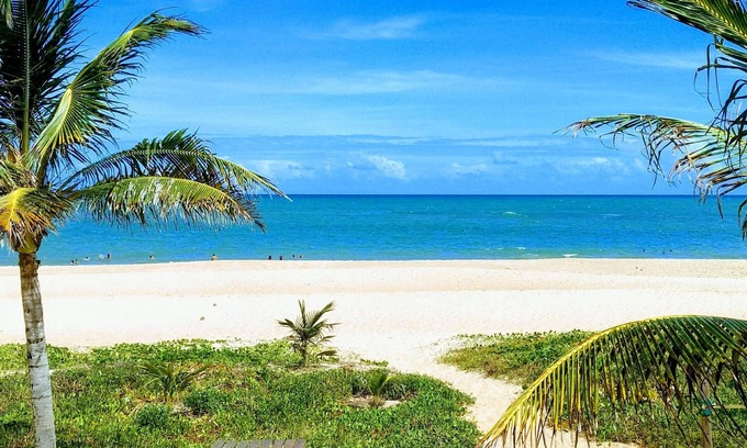 Itacimirim House | Relaxing Ocean View Retreat with Pool and Spa Amenities