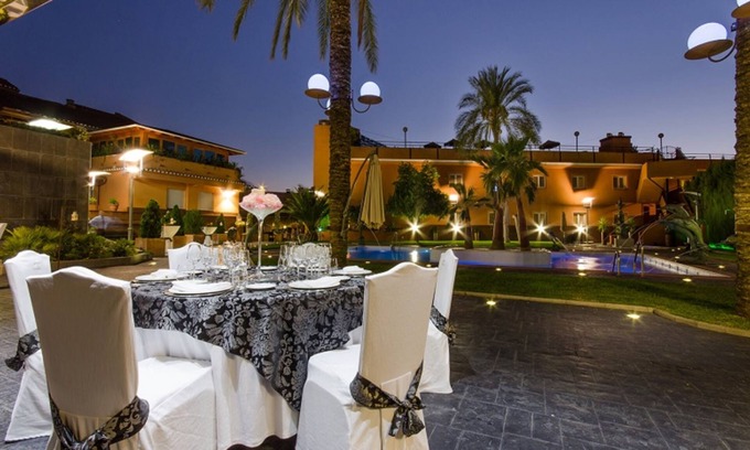 Chana Hotel | Comfortable Stay at Checkin Camino de Granada with Spa & Pool