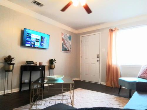 Behrman House | Bright 2-Bed Brick House - Perfect for Families