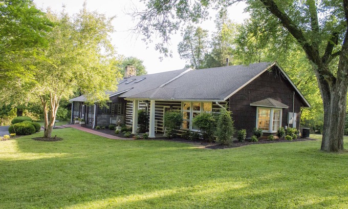 Ashland City Cabin | Experience Cheekwood Historic Birdsong Lodge in Nashville
