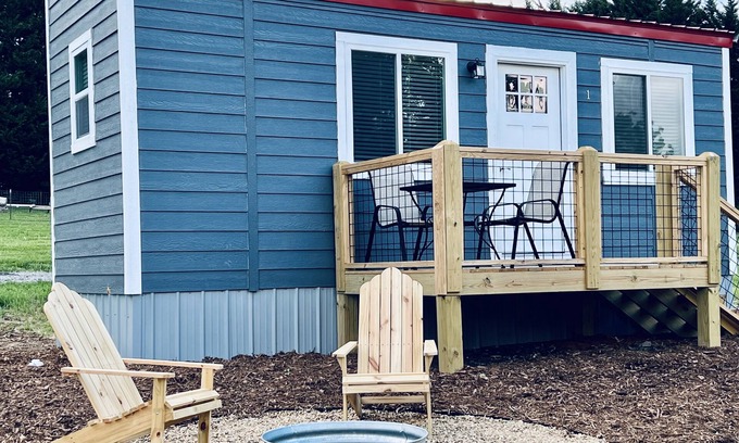 Skyland House | Delightful 1-Bedroom Tiny Home in South Asheville
