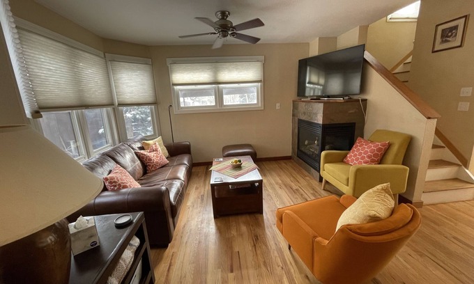 Downtown Condo | Bright 2 Bdrm Pearl St. Condo - Ideal for Families